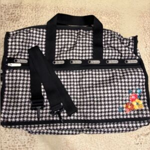 BNW LESPORTSAC LARGE WEEKENDER BAG